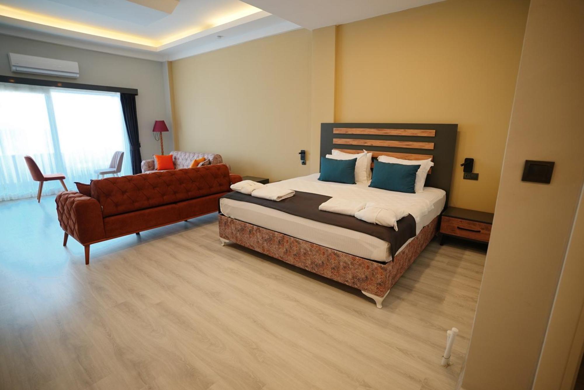 Villa Sevilla Kusadası Exteriör bild