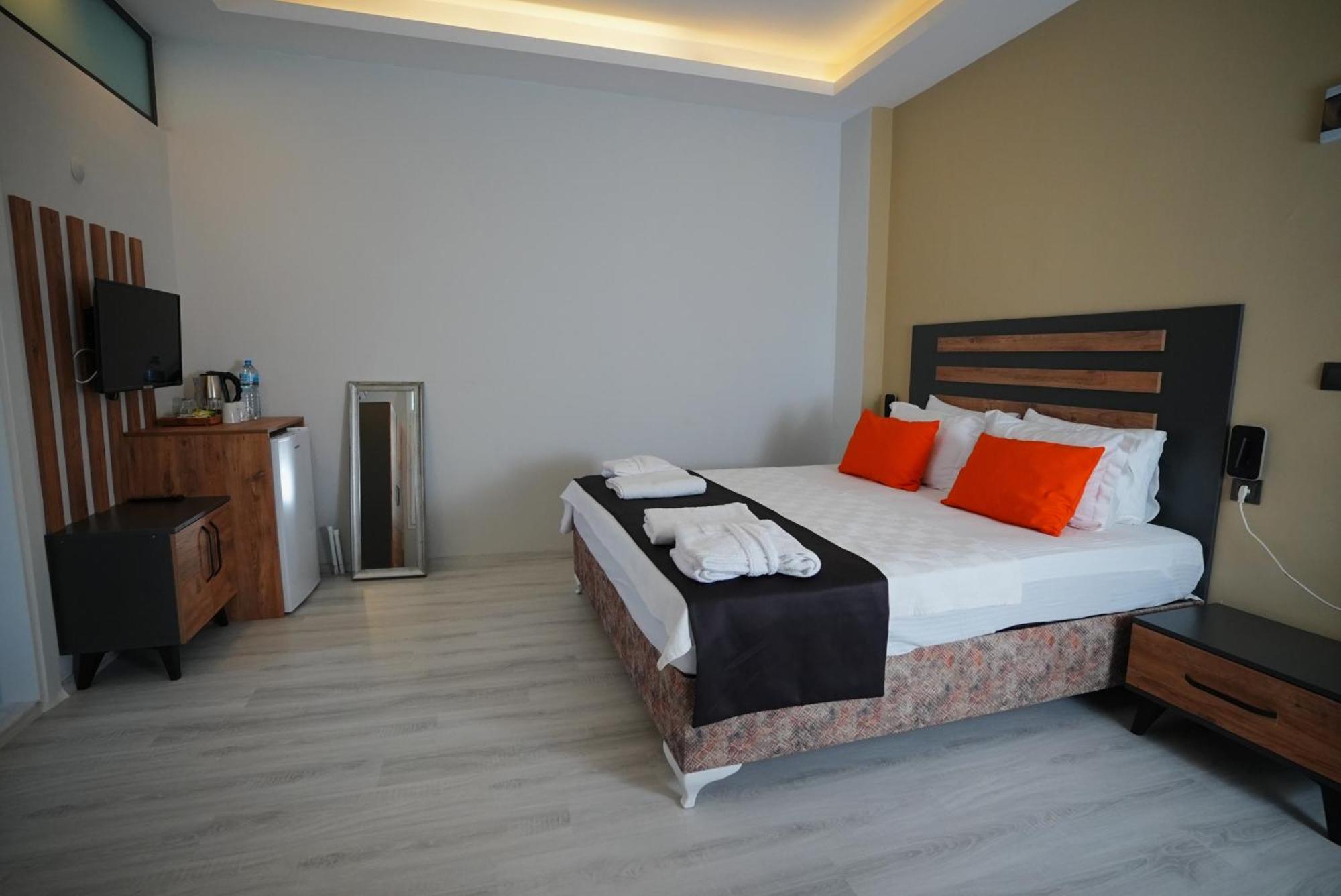 Villa Sevilla Kusadası Exteriör bild