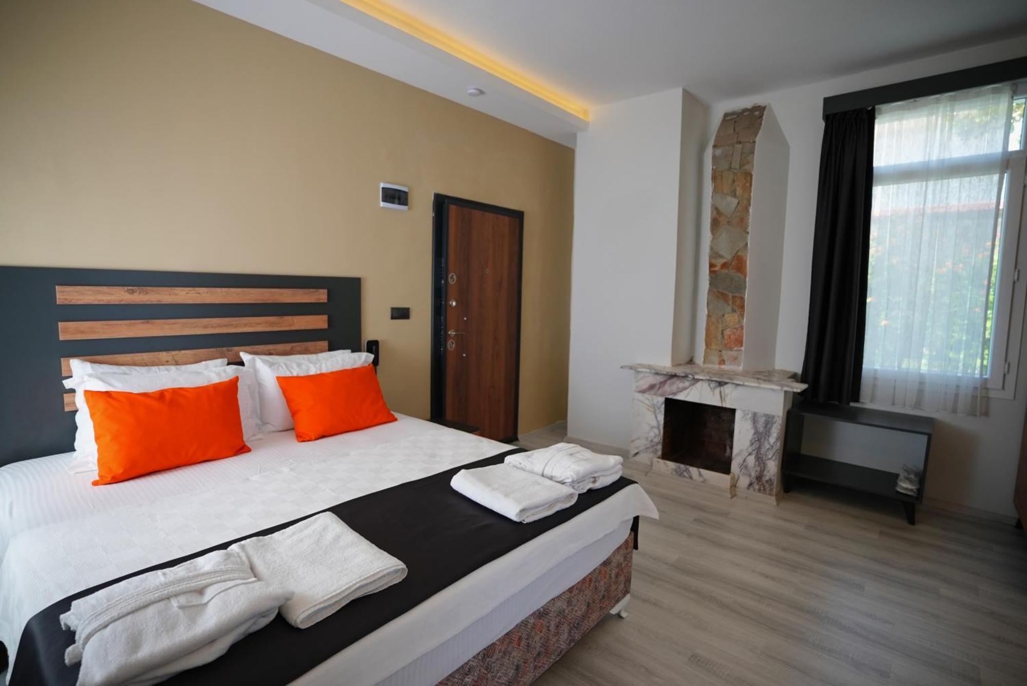 Villa Sevilla Kusadası Exteriör bild